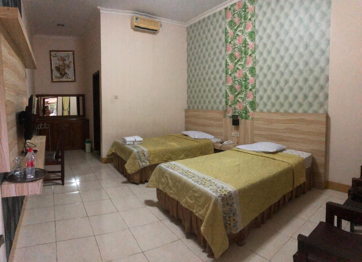 Grafika Hotel Dan Resto Gombong  Exterior photo