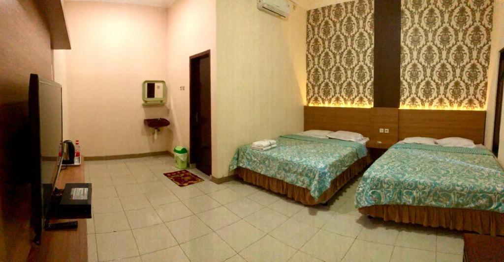 Grafika Hotel Dan Resto Gombong  Exterior photo